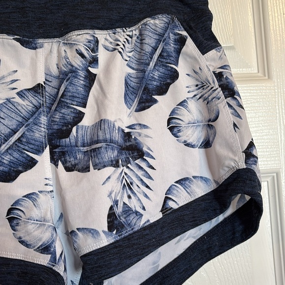 Kyodan women’s blue and white tropical lined athletic shorts size small - Picture 3 of 8